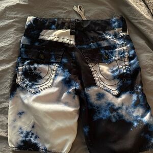 True Religion blue and white board shorts / Swimwear